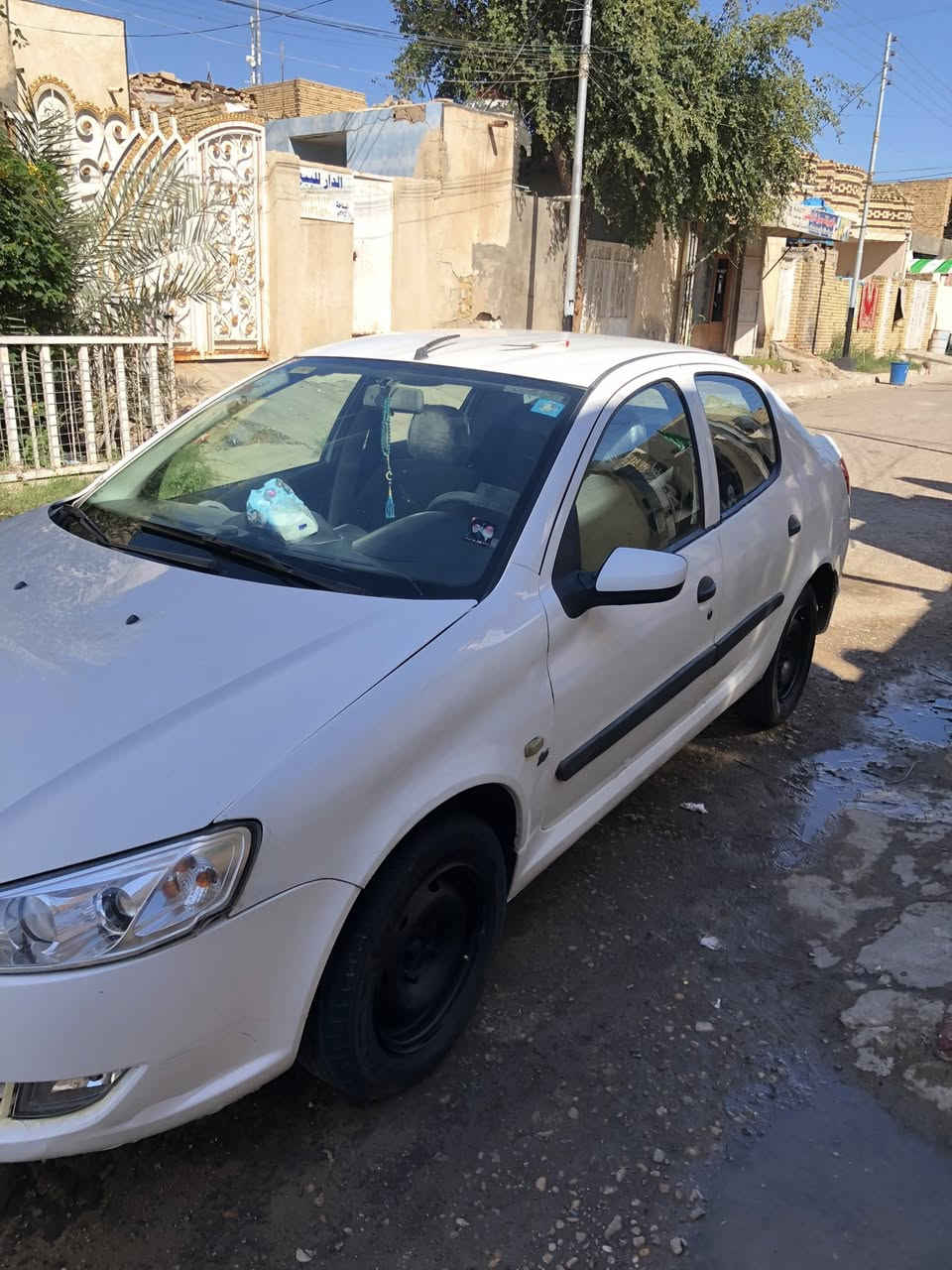 السلام عليكم سمند رنا الفرنسي موديل 2015 رقم ميسان انكليزي سنوية ل2035 بأسمي مكينه الفرنسيه الجديده كفاله وكير كفاله سياره نضيفه وما تعبانه بيها بس ضربه بلباب الوره السايق داخلها نضيف كهربائيات كلها شغاله سنترلوك حداده جديده بس يبقه بس الجبنه مال مشط ع الياخذها الباقي كله مكفول وما ذب عليها جاهزه السعر 35 الهاتف ***********
 العنوان ميسان المجر الكبير 

ملاحضه غراضها كلها متوفره بلعماره 
لليكول ما الها
