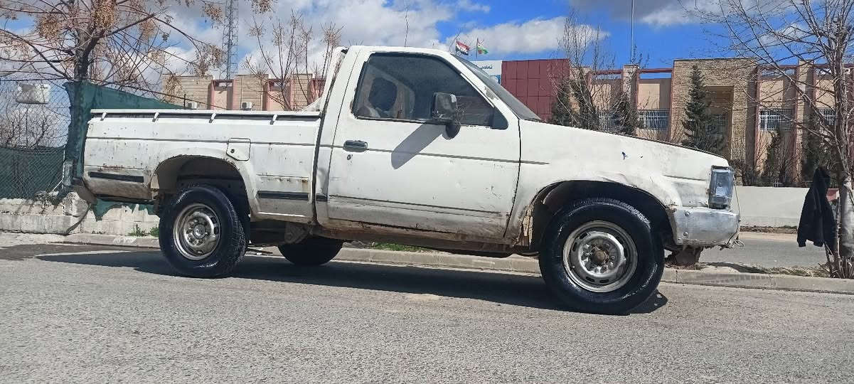 پیکاب نیسان تاک مکینە تویوتا یابانی شە ش گیر جوار تایە و ویلی تازە کارە بای مزبوت سە یارە کە ماڵی کە سابە تە اڕمە کە ی ون بوە بە شە رتی ئە وە ی ماڵی کە س نە بی شوین جمجماڵ رقم   موبایل ***********  سە یارە کە یە ک قە ترە دە عمی نیە شان و سە قفو هه موی بیعه یە شمشمل, السليمانية
