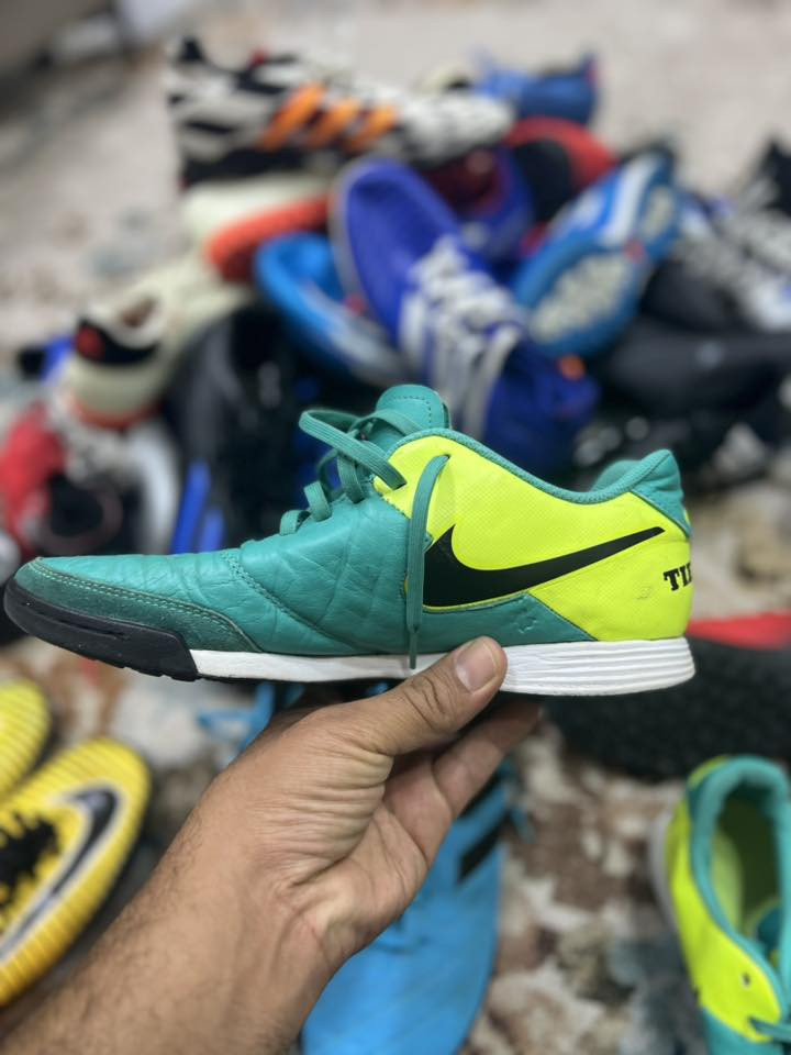 تيمبو اصلي بالة 
نظيف جدا 
قياس 43
السعر 40الف مع التوصيل 
للحجز *********** 
……
