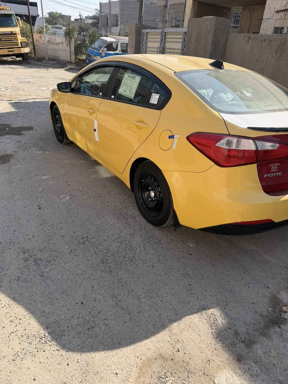 السلام عليكم عندي كيا فورتي للبيع موديل 2015 رقم بغداد مشروع وطني رقم جديد تحويل مياشر مكينة 1800 دوش وراد أمريكي حادث جاملغ وحافة بنيد بدون دواخل لبيل واحد عدة جاملغ صدر امامي خلفي جديد تبريد جديد شاشة تحكمات لايت زنون سيارة جاهزة خير من الله السعر 105 وبيها مجال موبايل *********** بغداد
