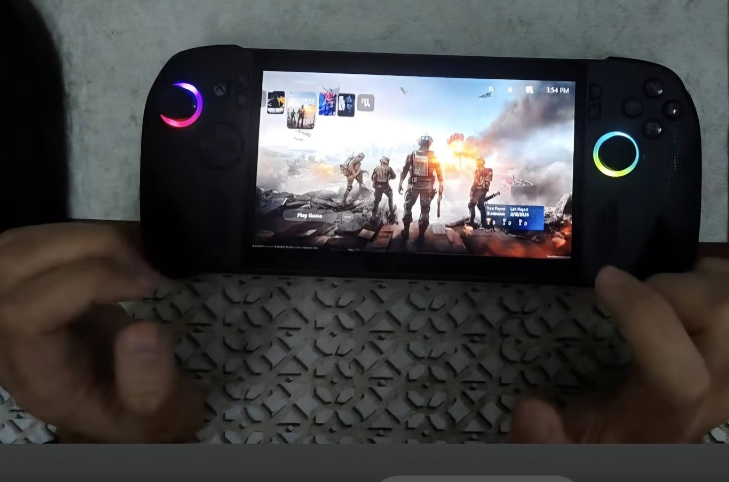 عملاق مايكروسوفت 
Asus rog xbox ally x 
1tb 
Z2 extreme 
الجهاز مستعمل جدا قليل وصل الضمان ويا بعدة ضمن الضمان 
علي لزكة شاشة اصلية matte وويا لزكة احتياط 
ويا كفر اصلي للجهاز 
حتى الشاحنة بعدهة غير مفتوحة 
يجي ويا الجهاز عشر العاب من أحدث الالعاب حسب اختيارك و يكون الثيم مال الالعاب نفس الصورة كأنما بلي ستيشن فايف يعني جاهز فقط تشغل و تلعب 
السعر مليون و 350 الف
العنوان بغداد السيدية 
متوفر توصيل لكل المحافظات


**إذا كنت صاحب هذا الإعلان وتريد حذفه لأي سبب، رجاءا أرسل رسالة إلى الدعم الفني**