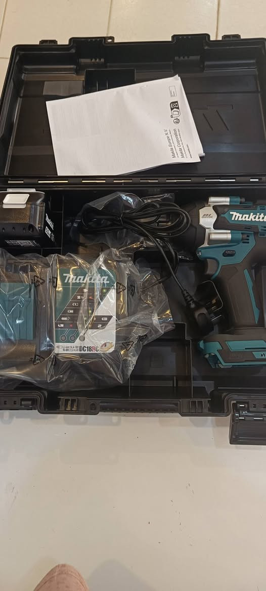 Dewalt & Makita
***********

