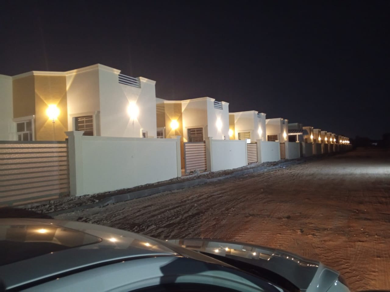 للبيع وحده سكنيه في مجمع الاصيل السكني بالحبيليه عد ال نياز على الشط نهر الوفاء 
مساحه العقار 200 متر.  السعر الكلي 137 مليون طابقين حاليا الطابق الاول كامل للسقف 
الواصل للمستثمر ٢٧ مليون البيع مع الاخلاء ٣٥ مليون 
للعلم الوحده السكنيه باسمي شخصيا *********** للعلم هذا المجمع ما متوقف عن العمل واغلب البيوت انسكنت من قبل الاهالي
