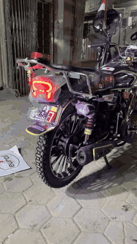 سلام عليكم. شباب دراجة ايراني سونك ٥ كير. موديل ٢٠٢٤ ما ماشيه اهواي الله شاهد برغي واحد ما مفتوح. مكينه. ماملعوب بيها. واتكفله من كل نواحي. شرط. اوراقه موجوده. تايرات خلفي و امامي جدد جبلي. دبلات اصلي جدد. ماشه جديده. كلشي بيها جديد. وتجيب اي فيتر وياك يفحص مكينه مالته واتكفله. من كلشي. بيها عارضه ٩٠٠. وبيها مجال للطيبين. رقمي ***********
