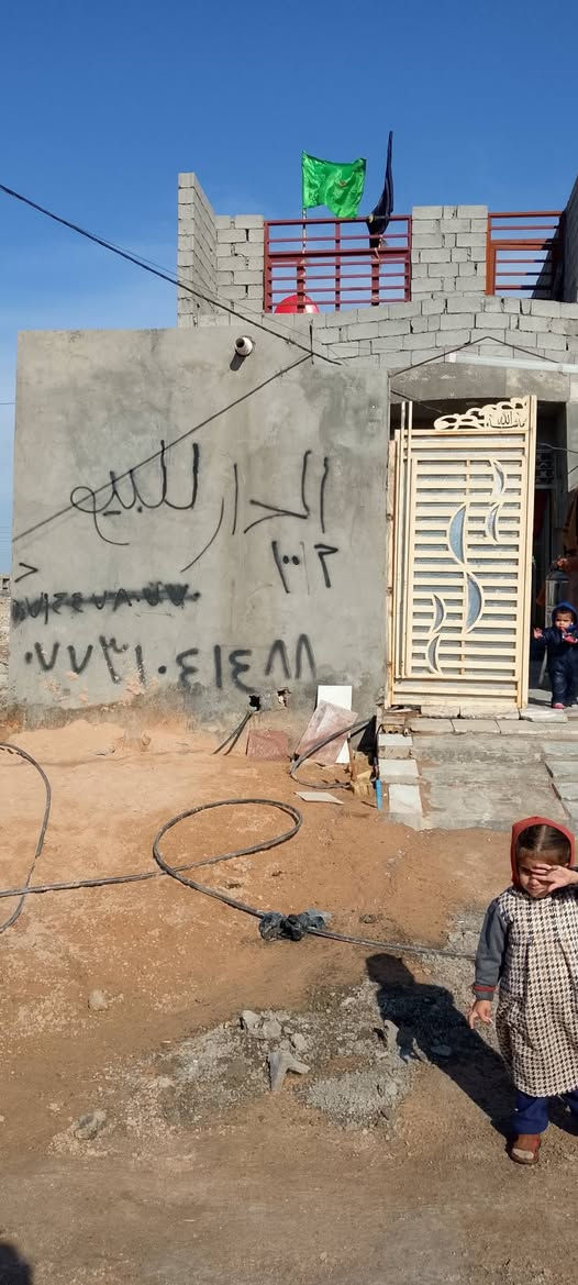 السلام عليكم بيت البيع قاطين قاط ثاني بس سكف مابي عنوان حي طارق القديم وره صيطره  ثانيه سعره 35 وبي مجال ***********
