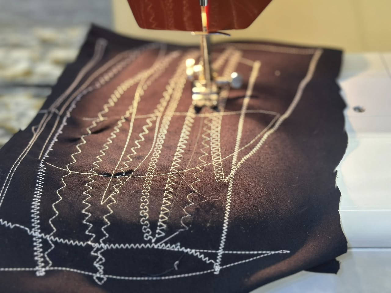 ماكينة برازَر كومبال بالة ياباني نظيفة جداً وبدون أي عيب ✨
تشتغل 14 نقش مع أوفر وفتحة عروة، درزة مستقيمة، وصوتها هادئ 👌
مع جنطتها الأصلية

السعر 100 ألف وقابل لتخفيض بسيط
متوفرة في اربیل  ويوجد توصيل �


**إذا كنت صاحب هذا الإعلان وتريد حذفه لأي سبب، رجاءا أرسل رسالة إلى الدعم الفني**