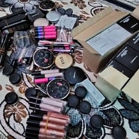 مجموعة مكياج • أصلي • بها عيوب
