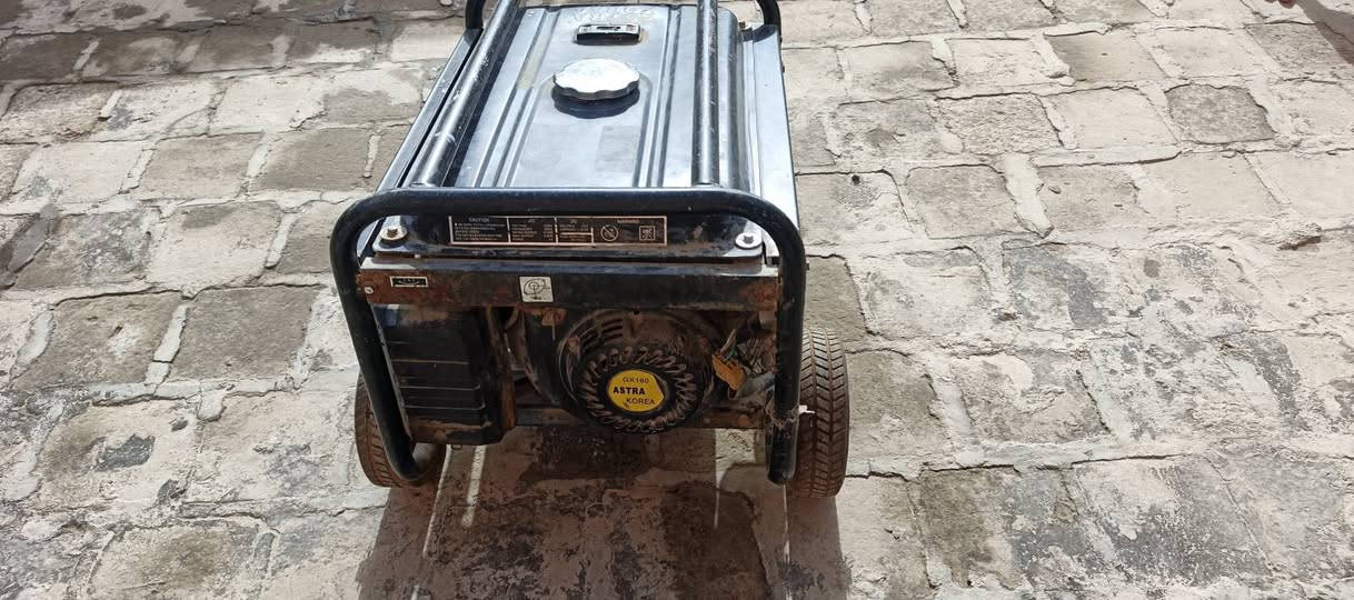 مولدة 12 للبيع مشتغلة شي قليل ومتروكة من فترة ***********
