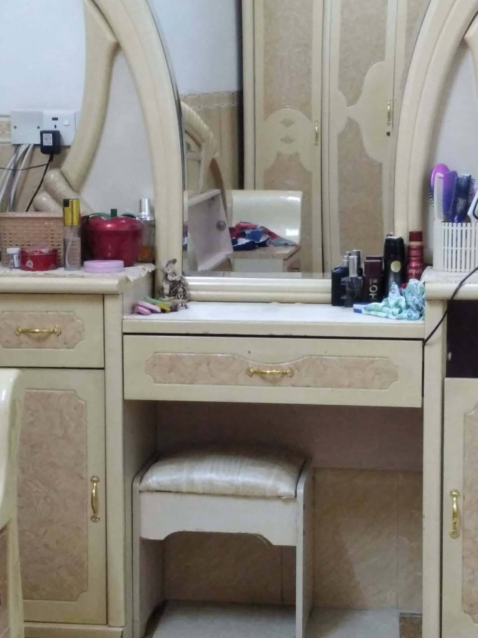 تاقم نوستنی تورکی ٦پارچە
زۆر تۆکمەو بێ عەیبە
۷پارچەیە 
بەدۆشەکەوەیە
۲۰۰هەزارو معاملە
ناونیشان: کەلار


**إذا كنت صاحب هذا الإعلان وتريد حذفه لأي سبب، رجاءا أرسل رسالة إلى الدعم الفني**