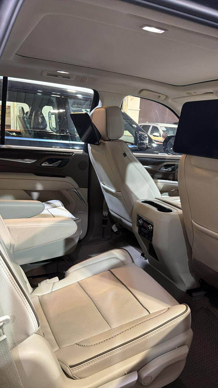 جي إم سي يوكن دينالي 2024 –  وكالة المنصور 
 2024 GMC Yukon Denali – 
  

•   🛣️  المسافة المقطوعة    -   20 الف كيلو 

------------------------------------------------------------ 
        

✅ المواصفات :

• الموديل: 2024 Denali
• الحالة:مستخدم  / وكالة المنصور ✅
• المحرك: 8 سلندر 6200 CC V8 ⚡ (قوة وأداء استثنائي)
• ناقل حركة: أوتوماتيك – 10 سرعات
• نظام الدفع: 4x4 ذكي
• الجنوط: 22 إنش أصلية فاخرة 🛞
• مقاعد جلد فاخر مع تبريد وتدفئة + تحكم كهربائي كامل 🛋️
• شاشة وسطية كبيرة مع Apple CarPlay & Android Auto 📱
• نظام صوتي Bose فاخر 🎶
• فتحة سقف بانورامية واسعة 🌌
• مقاعد 3 صفوف تتسع لغاية 8 ركاب براحة كاملة 👨‍👩‍👧‍👦
• شاشة عدادات رقمية 12 إنش + شاشة للركاب الخلفيين 🎥
• كاميرات 360 درجة + حساسات أمامية وخلفية 📸
• أنظمة أمان متطورة: تنبيه تصادم – مساعد البقاء بالمسار – مثبت سرعة ذكي 🛡️
• تشغيل عن بُعد + دخول ذكي + تشغيل بالزر 🔑
• إنارة LED كاملة مع تصميم مميز 💡
✨ ال يوكن دينالي 2024 هو رمز القوة والفخامة الأمريكية، سيارة للطرق الطويلة والرحلات العائلية والظهور المميز.
 

#*********** حلة, بابل
