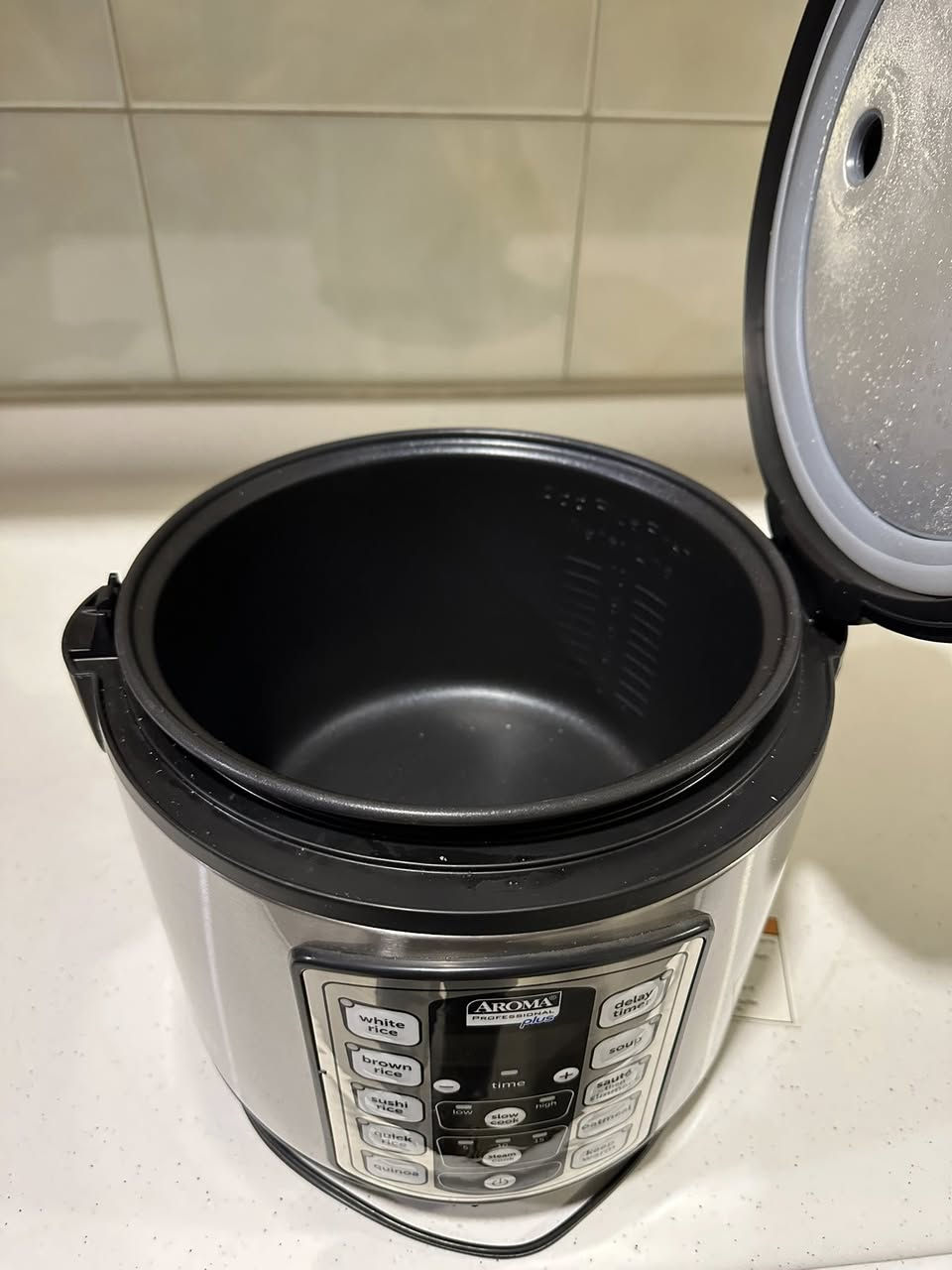 جهاز طبخ رز متعدد الاستخدامات للبيع
ماركة Aroma Professional Plus
يستخدم للرز، الشوربة، الشوفان، والطبخ البطيء
نظيف جداً وحالته ممتازة


**إذا كنت صاحب هذا الإعلان وتريد حذفه لأي سبب، رجاءا أرسل رسالة إلى الدعم الفني**
