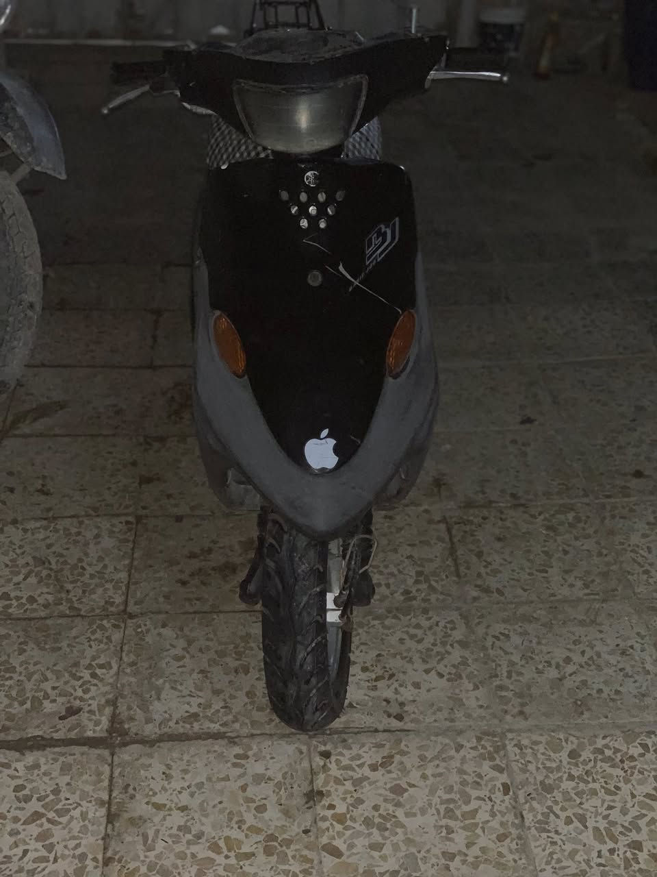 السلام عليكم دراجة بيجي تسع زروف لدراجة كهربائيات كله شغالة ماعدة لسلف ميشتغل لدراجة خير من الله محرك ناعم شلعة ومعدل لدراجة بلادية  لسعر ٢٠٠ ربيهة مجال لمكان حلة حي الاكرمين للستفسار ***********
