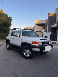 Fj كروزر خليجي  2008 / بغداد  فور ويل  داخل احمر واسود جلد جديد  كامرة...