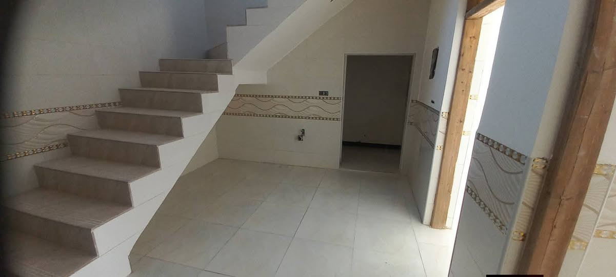 بيت للايجار بالخضراء الاولى مساحه 150متر مقابيل مستشفى واسط الاستشماري ثالث فرع من المنطقه بالباب مجاري كامله وبي نواقص جدا بسيطه 
للايجار 300 الف 
 ‏‪***********‬‏
