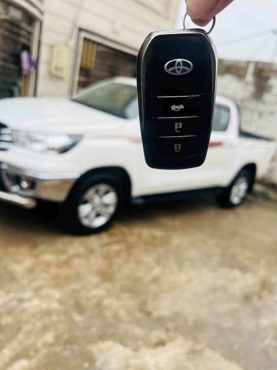 سلام عليكم فورويل 2016 كويتي بصمه فول تبريد قطعتين شاشه كامره حساسات اوتماتيك رقم واسط جديده كلش ع وضع الشركه بيه باردات بلبدي فوك التاير السعر 245 وبيه مجال مراوس ترهم *********** واسط الصويره
