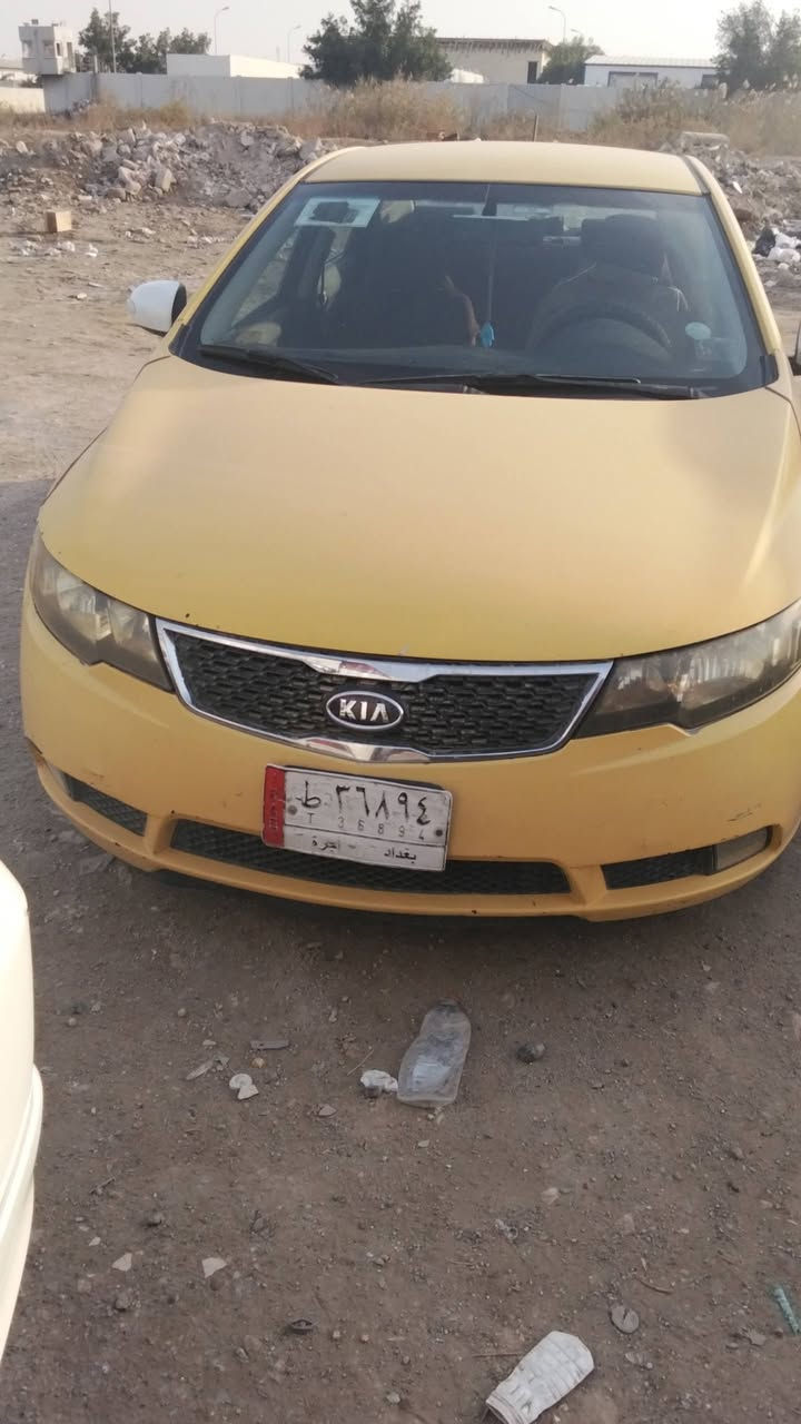 سلام عليكم عندي كيا فورتي موديل 2010 حادث جاملغ الامامي صفحه السايق حادث بسيط كلش  كير ومكينه جديده الله شاهد ماراسله أو الاتصال ع الرقم ***********
