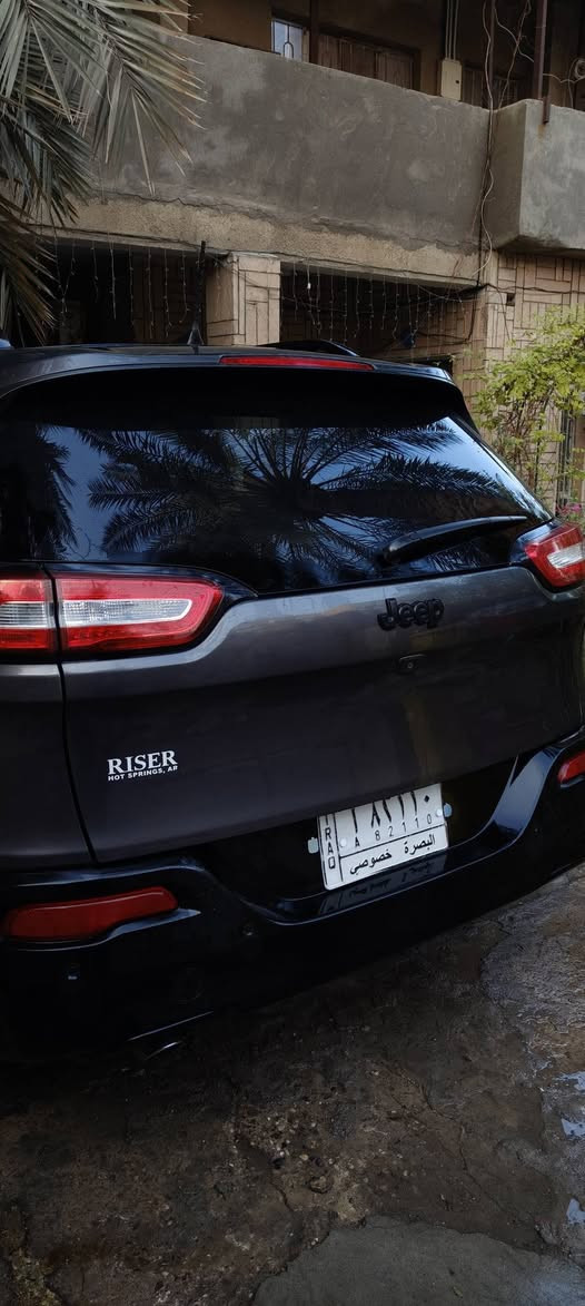 السلام عليكم جيب بزون للبيع موديل 18
حادثها جاملغ خلفي من جهة الراكب و با العراق باب السائق مبدل اصلي نفس الون و شوي شخوط با الباب مال الراكب السيارة سيارة مرة ماشية

150.000Km

المواصفات

بصمه تشغيل عن بعد

مثبت سرعه

نقط عمياء

شاشة لمس

سايد بريك كهرباء

جامات كهرباء

تراکشن

مري تحريك كهرباء

منفذ شحن أوكس

كير تسع نمر

***********7

السعر 123 ورقة المكان بصرة

D
