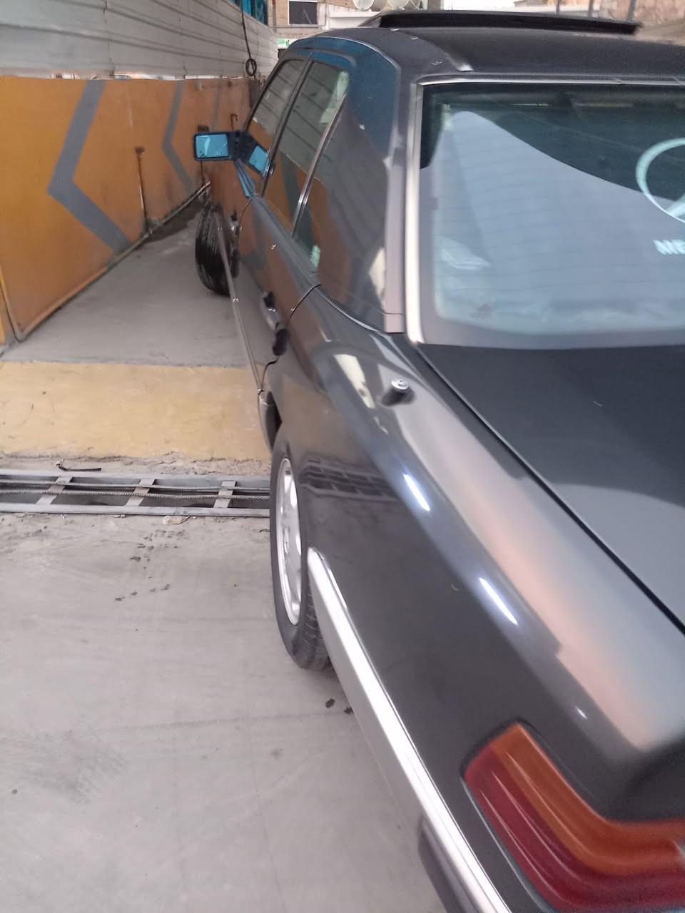 موديل 91  حجم 230 نينوى صبغ عام بدون دعم جارده محرك نفخ بطارية جديدة رقم دولي  كابون بنزين سعر 68 رقم صاحب السيارة *********** ايطارات جديد 4 مكلف بلنشر
