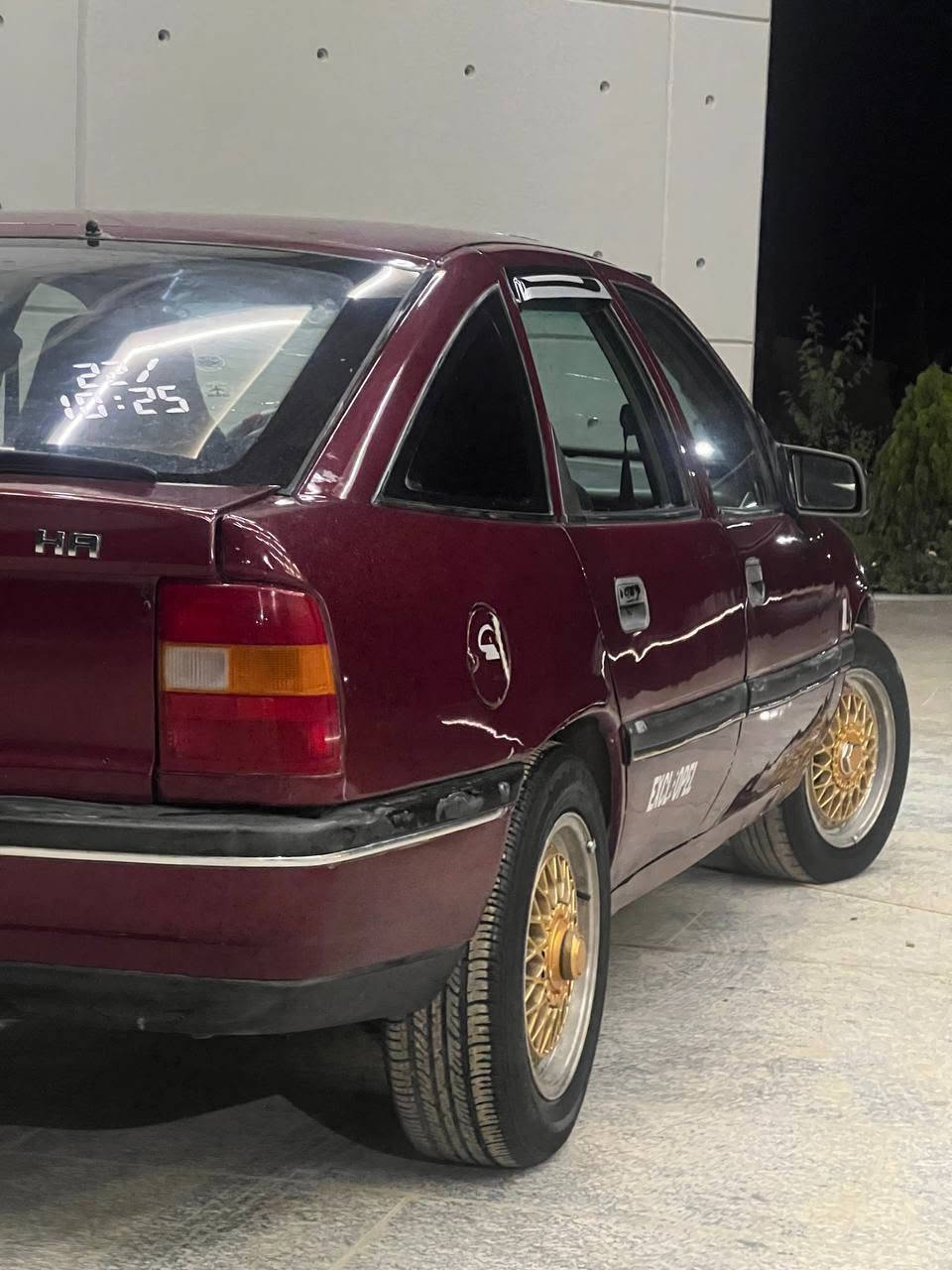 بەناوی خوای گەورە
ئۆپڵ ڤیکترا 1993 مەکینە 20 گێڕ عادی 
سەیارەکە تا بڵێی مەزبوتو جایزە کارەبای هەموی ئیش ئەکا 
چوار جام کارەبایە سڵایتە تەقوڕەقەی بەشەرت ئاڕم پلاستیکی سلێمانیە 
چوارتایەوویلی bbs لۆک 
سەیارەکە لە هەڵەبجەیە 
ژمارەی خاوەنی 
***********
