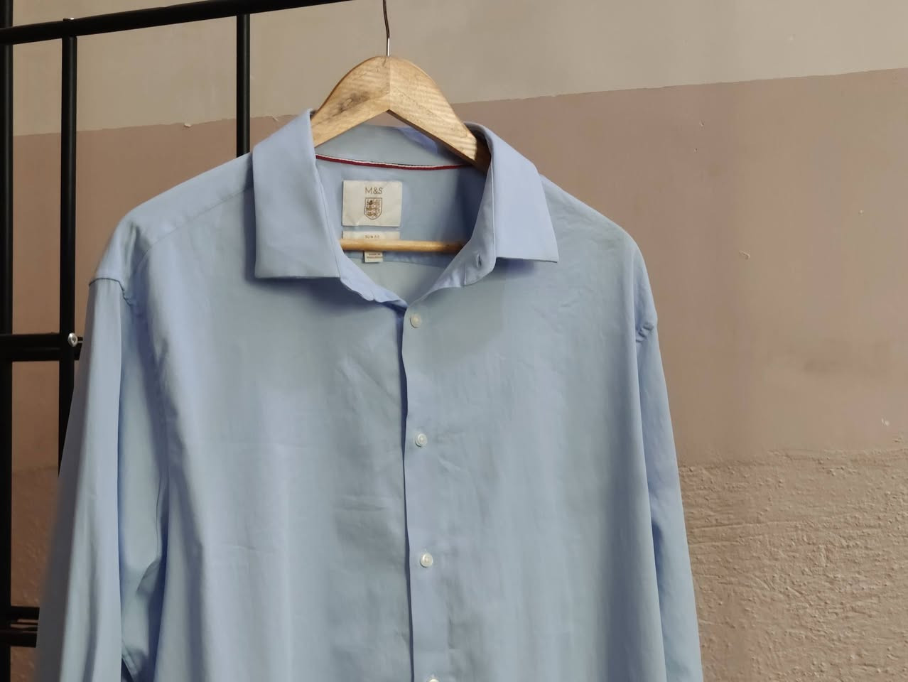 القميص من شركه   M&S  قياس XXL 

شركة بريطانية لبيع ملابس

قميص رسمي (Dress Shirt)

اللون أزرق سماوي فاتح

اضغط على الصفحه لمشاهدة بقيه الموديلات 

السعر 14 شامل اجور التوصيل


**إذا كنت صاحب هذا الإعلان وتريد حذفه لأي سبب، رجاءا أرسل رسالة إلى الدعم الفني**