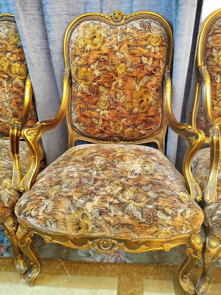 السلام عليكم / للبيع 4 كراسي دمياطي مصري سعر الكرسي 50ألف سعر نهائي توصيل لباب بيتك بيع مستعجل ***********
