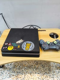 🔹 للبيع بلايستيشن 4 سليم (PS4 Slim) 🔹 ▪️ نظام 12.52 ▪️ مهكر نظام قرص ▪...