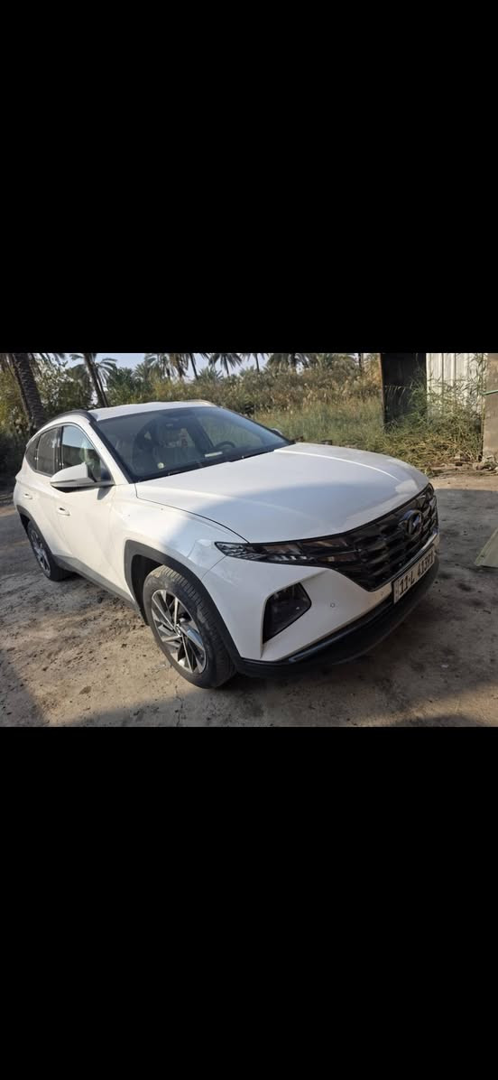 السلام عليكم توسان موديل ٢٤ داخلها الابيض المرغوب وشاشه دجتال السياره مكفوله ماشي ٢٧ رقم بغداد انگليزي وبسمي فول عدا البنراما السياره بعدها بحاله الزيرو سبير منازل للتواصل ***********
