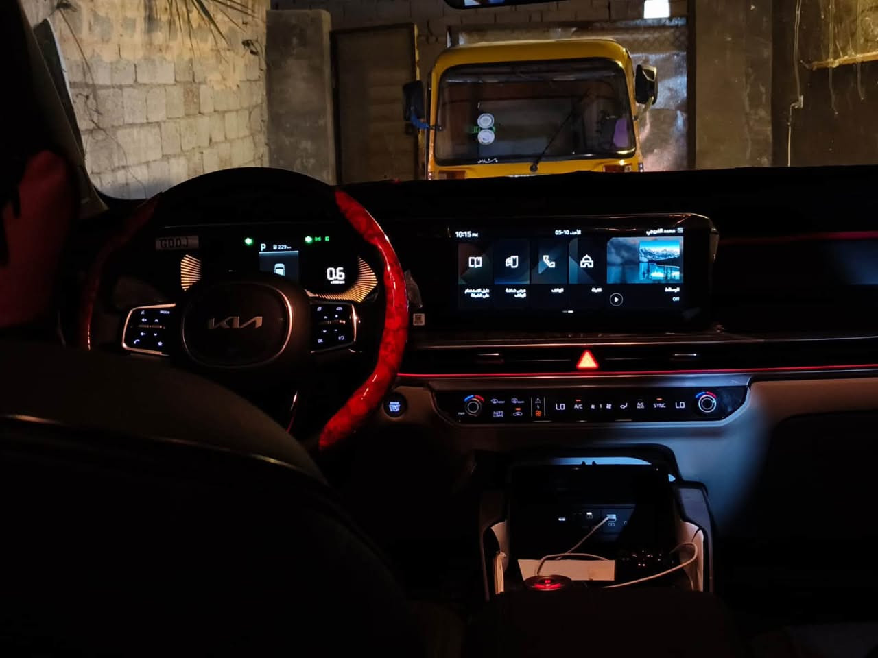 ## 🚗 **كيا سورنتو 2024 (Kia Sorento) - للبيع** 🚗
**المحرك V6
 * **الموديل:** 2024
 * **اللون:** أبيض صدفي مميز (مثل الموضح بالصورة)
 * **الضمان:** السيارة تحت **ضمان الشركة الدولية** (راحة بال تامة من أي تكاليف صيانة)
 * **حالة السيارة:** تغليف دواخل وارضيات جدد الوكالة (شبه جديدة)، صبغ وكالة وخالية من أي عيوب أو حوادث الحمد لله.
 * **الرقم:** بغداد السيارة:**
 * تصميم عصري حديث مع الإضاءة الأمامية والشبك الجديد المميز لجيل 2024.
 
### **📞 للتواصل والاستفسار:*************
  تواجد السيارة، بغداد]
 * **السعر:** [280$ المطلوب أو "قابل للتفاوض ]
