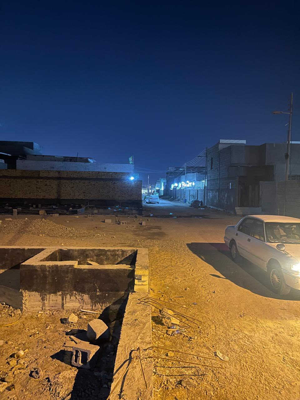 ✳يعــــلن مكتــــب عقــــــــارات النسيم 
 عن قطعه ارض مع بتلو بمساحه 250 متر  في الجزيرة باب الهوى خلف السوق مباشرة بناء طابوك درجه اولى ومدفون  مرتب جدا بمنطقة سكنية كاملة الخدمات شارع تبليط 8متر كهرباء وانارة وماء ومجاري على نهر جاري طابو صرف زراعي ب اسم عراقي سند 25 نظام البيع وكاله ومكاتبه ونسخه من الطابو … السعر 58 وبيها مجال 
مجال  للاستفسار . ***********  🔹️عنوان المكتب الجزيرة باب الهوى خلف السوق مكتب عقارات النسيم
