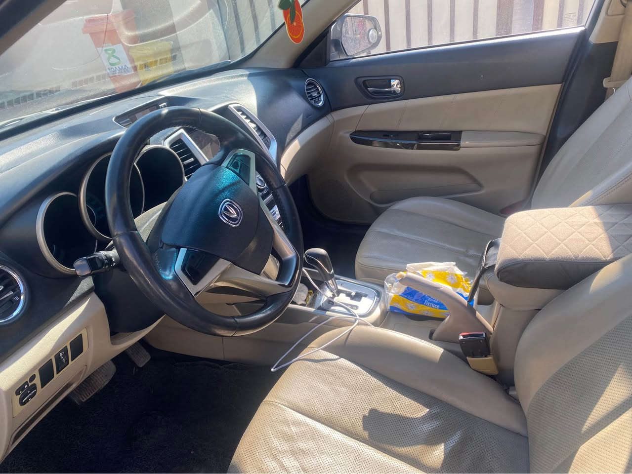 شانجان ايدو ٢٠١٣
لون ابيض
محرك ١٦٠٠ تنفس طبيعي 
كير ٤ نمر 
سنوية باسمي نافذة لغاية ٢٠٣٣
بيه طخة بسيطة بدون دواخل او ايرباك فقط دعامية وبنيد 
السعر ٦٦ 
مكاني كركوك
للاتصال
*********** كركوك, العراق
