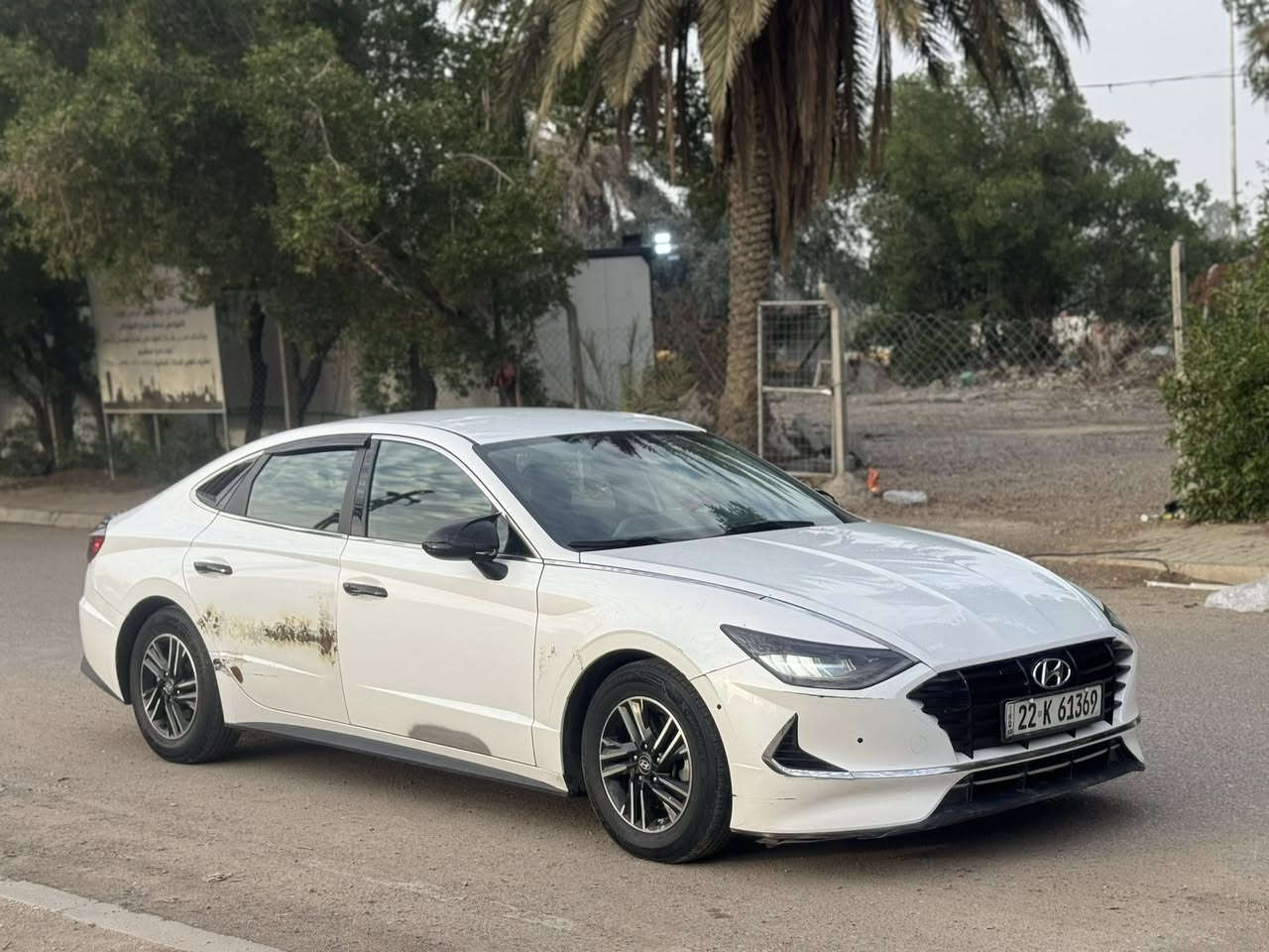 سوناتا موديل 2021 سيارة نضيفة بدون نقص كير محرك خير من اللة تخم تاير السيارة حادثهه جاملغ وحافة البنيد وهنا  بل عراق صار بيهه طخطخات بسيطة ابيع مصبوغة حزام بشرط بدون شواصي وبدون دواخل السعر 135 مكان السيارة بغداد للاستفسار ***********
