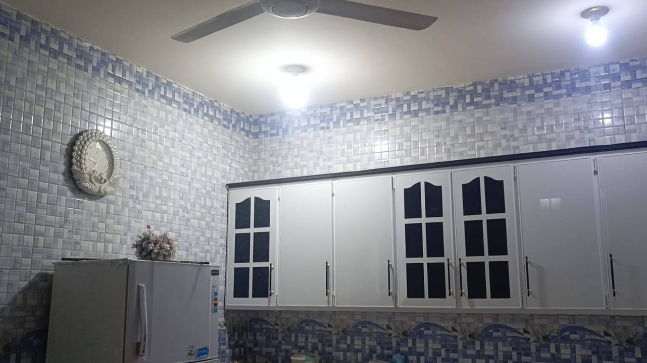 يارزاق ياالله 
دار سكن 250م طابو زراعي بناء طابوك 
يتكون من غرفتين نوم وهول مطبخ استقبال صحيات داخل وخارجيه كراج سياره وحديقه مرقم من قبل البلديه حي الحكيم شارع افران الهادي 
لاتصال على لارقام التالية واتساب 
***********
***********
