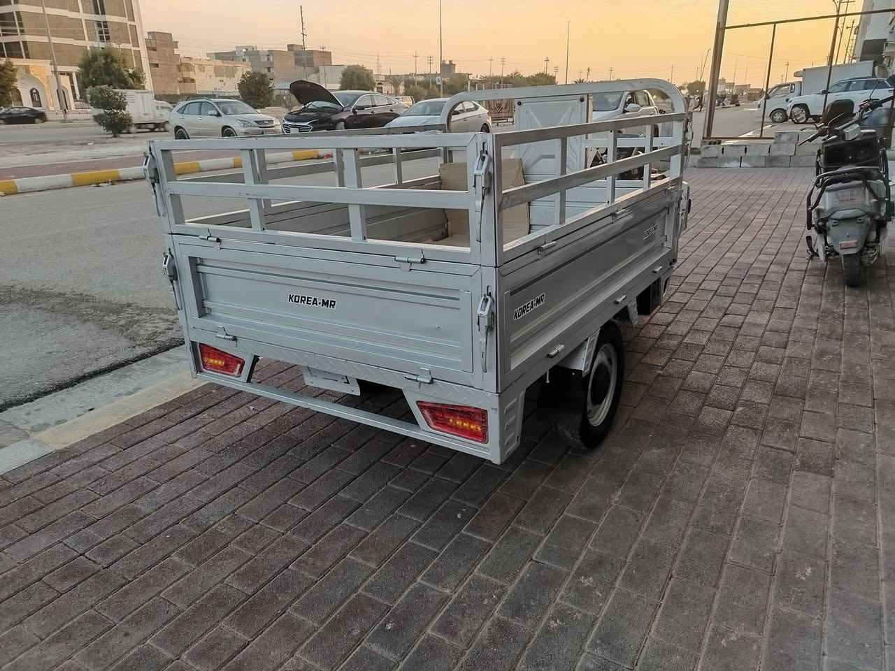 سلام عليكم ورحمة الله وبركاته ستوته شحن للبيع 6 باتريات حجم 38 انبير ابو المسطره 3سرعات نظام صعود ونزول استخدام قليل مكانه 5 كيلو مقابيل كليه الهده للتواصل ***********
