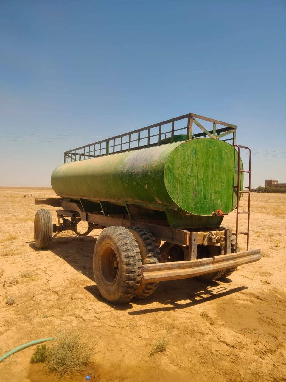 السلام عليكم مقطوره للبيع حديد مغلون السعه 8000 ألاف لتر شاصي بلادي صينيه صجم دبل تاير حجم التاير 20  ويل صاج مقطوره رقم واحد معنى الكلمه السعر 4 ملايين وبه مجال بسيط العنوان ام حجره غرابان  للتواصل (*********** )        (***********)  واتساب

