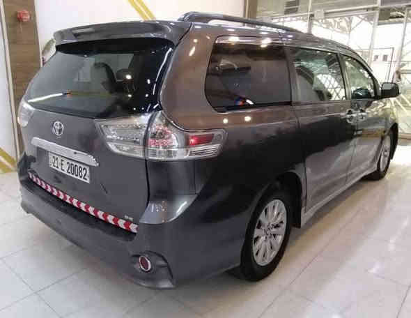 السلام عليكم ورحمة الله
تويوتا سينا  2017  للبيع او مراوس
محرك v6
ماشية 249 كيلومتر 
مواصفات se. فول للأخير 
تحكم ستيرن فتحة سقف ،،،كوشنات امامي كهرباء وهيتر 
صندوق كهرباء شفط  وبابين خلفي سلايت
تبريد مركزي   وباقي الموصفات المعروفة  
***  بدون صبغ بيهة جاملغين امامي وبونيد مبدلات بلاد نفس اللون سيارة نضيفة واحلة من الصَور كاملة للأخير بدون اي نواقص متحتاج اي مصرف ،،رقم سليمانية مميز الجديد ،،شرط وكالة وتحويل
كيرك ومحرك بشرط  
مكاني خانقين معرض الحمدى السعر  220 وبي مجال 
للأستفسار اكثر الاتصال
*********** 
*********** خناقين
