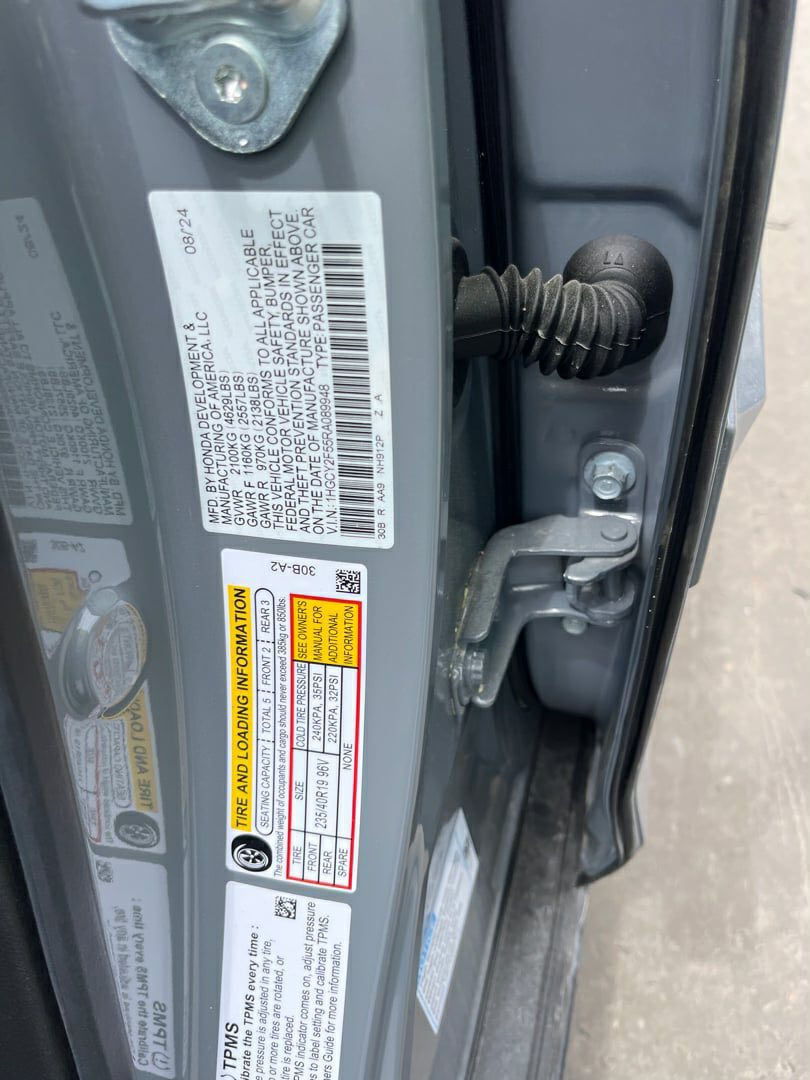 هوندا أكورد سبورت هايبرد موديل 2024،

حجم المحرك : 2000 sport هايبرد

ضرر السياره : موضح بالصور وتبديل بنيد فقط…

حالة الايرباك : تكمه ودركه وكله راجع بلادي شركه…

المسافه المقطوعه : 14 الف كم

#مواصفات

• مكينه 2000

• شاشة كبيرة كار بلي

• بصمة تشغيل وابواب

•فتحه

• كاميرا خلفية 3 انظمة

• كرسي كهرباء  

• مري هيتر ونقطة عمياء

• مانع تصادم

• محدد مسار 

• تصحيح مسار

• شفتات بالستيرن

• مثبت سرعة

• مانع انزلاق

• دخول ذكي 

• إنارة ترحيبية

• هاندبريك كهرباء

•لايت عدسات زينون

• نظام اوتو لايت Auto

• لايت العالي زنون

• حساسات مطر 

• حساسات دخول الإنفاق

• حساسات ضغط هواء الإطارات

• أوامر صوتية

• 3 أنظمة قيادة (eco, ev, sport)

• بلوتوث

• مدخل USB + AUX 

مكان السياره بغداد الاعضميه 
***********

#السعر 195
