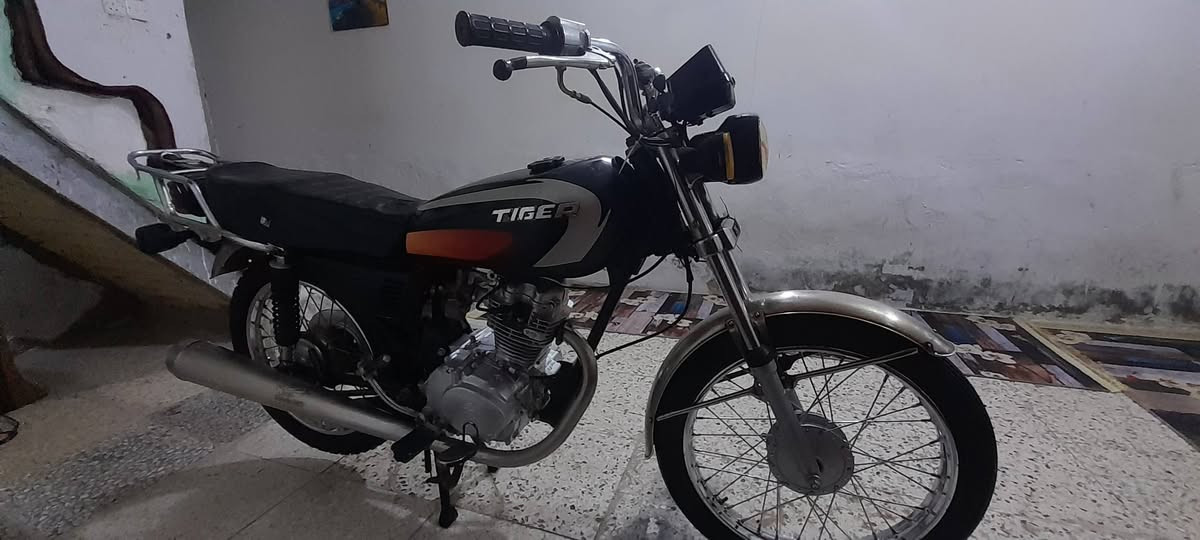 السلام عليكم
اربعه كير مديل2015 أوراق اصولي نضيفه شوفة عينك مكينه مفتوحه وكيلهه العارضي السعر 475 وبيهه مجال اتصل وبيك خيل وتدلل اذا شراي ماردك *********** مفتوح 24 ساعه اتصل بأي وقت
