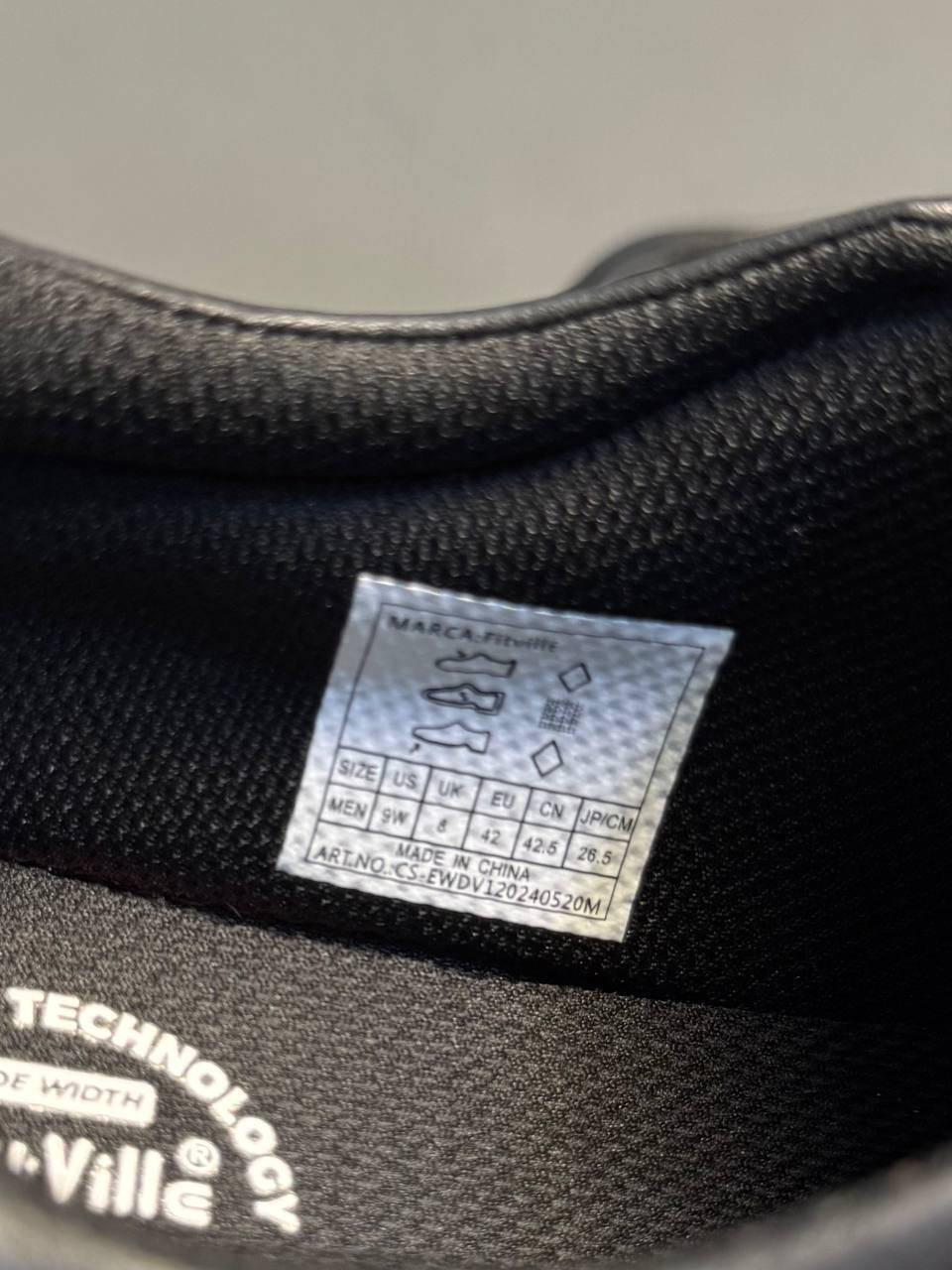 جلد طبيعي شباب ادخل ع كوكل شوفوا سعره وماركه مالته يباع مع الكارتونه الاصليه يلبس ٤٢ ونص وممكن ٤٣ 
السعر 35 مع توصيل ملبوس العافيه


**إذا كنت صاحب هذا الإعلان وتريد حذفه لأي سبب، رجاءا أرسل رسالة إلى الدعم الفني**