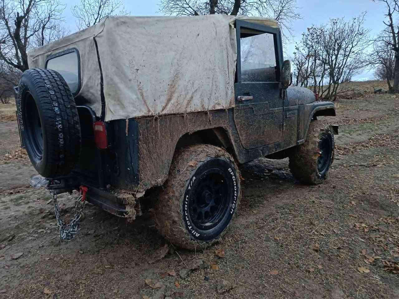 جێب صحرا  ئێرانی مەکینەی  بیلاد ٢.٧ .
بێ ڕەقەم...  ماڵی مەدەنی بەشەرت
زۆر بەهێزە  ٥ گێڕ  ..گێڕو مەکینەو ئەکسلو دەبڵ ئەکسل و  چکنێتەکانی زۆۆۆر مەزبوتە هەموی بەشەرت .. .
کامل خۆم تەعمیرم کردوە
کلاجو عەێنەی تازە گۆڕیومە پلاکی تازە گۆڕاوە
دوو سپێری لەگەڵە   چادری هاوینەو زستانەی لەگەڵە ، پۆستاڵەکانی لەگەڵە .
چوار تایەو وێلێکی زۆر جوانی لەسەرە ویلەکان (میسۆدە)
تازە ڕۆنو سیوەیلی گێڕو سیوەیلی ئەکسلەکانی گۆڕاوە..
سلێمانی *********** ... بۆ نرخ  پەیوەندی بکە..
*********** السليمانية, العراق
