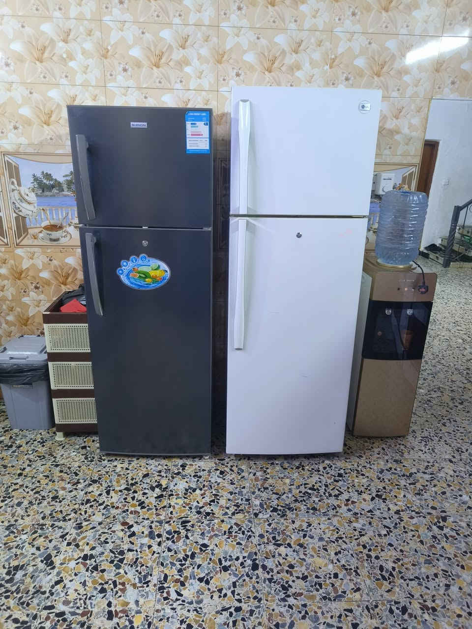 السلام عليكم 

ثلاجه رصاصيه  ماركة شنون بعدهي وضع الشركه يعني ماطور بلادي كبس شركه وهيه كلش جديده وتجميدها وشغلها كلها على الابلاد 
مبيها اي عيب   السعر 225 
مكانها المنسيه مقابل عمارات البان ابو غريب قرب مدرية ابو القاسم الابتدائيه 
***********
