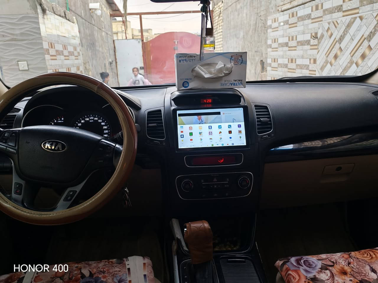 السلام عليكم.. 
سورنتو موديل 2014خليجي واسط ابيض الون  السيارةمكفولة. 
محرك( 4)سلندر2400نوع دوش المرغوب السعر 155وبيها مجال حك الجية.. للاتصال(***********)
