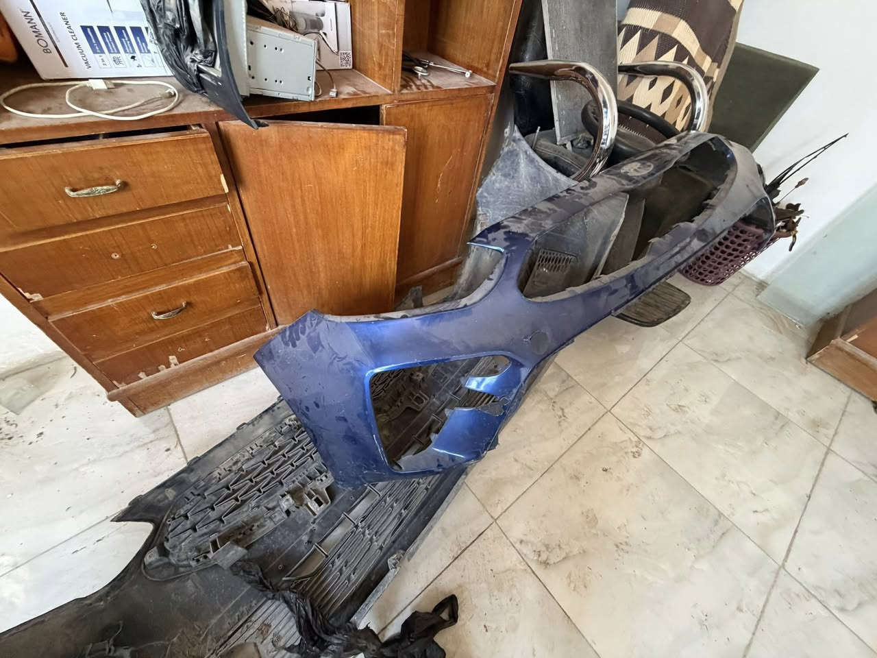 دعاميه حمره تجاري وبيها زوج بلوجكتر اصلي وسباح اصلي وعلامه اصليه  سعرها قفل ٧٥ والثانيه دعاميه زركه فارغه اصليه ٥٠ قفل رقمي *********** مكاني سبع البور
