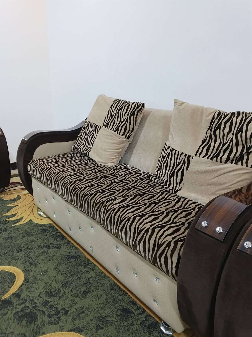 تخم قنفات تسكام مبطن جلد فخم 10/نفرات درجة اولا فد شي مرتب ونظيف استعمال قليل السعر 325///اتصال وتساب ***********
