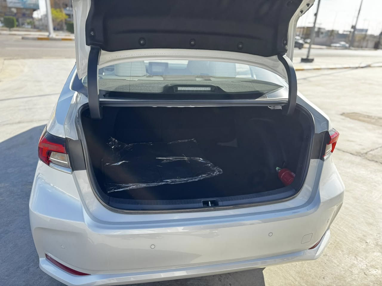 (﷽ )
‎ماشاءالله تبارك الرحمن 

تويوتا كورلا ساز

رقم اربيل 

موديل   : 2025

المحرك : 4 سلندر - 1800 

اللون     : الابيض 

العداد   : زيرو    800كيلو 

المواصفات :

#سلايت كامل المواصفات 

بصمة تشغيل . شاشة معلومات كبيره . كاميرا خلفيه . حساس امامي خلفي . عدادات ديجيتال. ويل 17 . تحكم ستيرنج . مقاعد مخمل لونين . اضويه اماميه ليد . كشافات اماميه ليد . ABS . ايرباج . نظام مانع انزلاق . 

 

:

*********** :

 واتساب 📞
