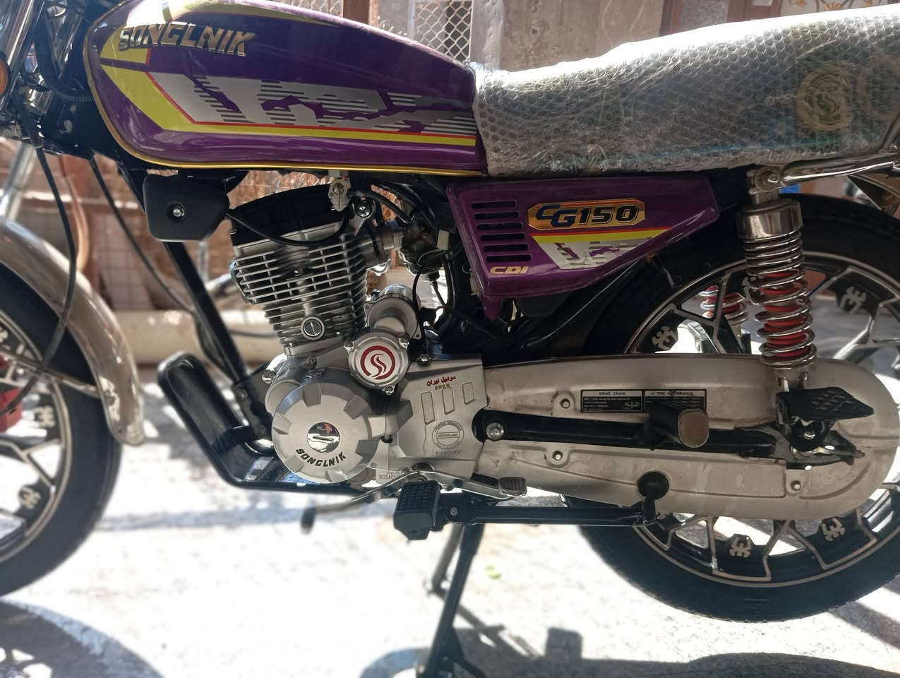 السلام عليكم دراجه سافان موديل ٢٥دراجه جديده اجدد من صور طك كارتون مكفولة كفاله عامه حتى من البنجر اكفله الك اذا بيه كلوب نقص تاخذه بسعر لبالك وتروح اراوق سكنر بصمته موجوده سويجات ثنين سعر ٧٥٠وبيه مجال ((واخيكم البياعه شره لا طبلي وصير براسي لوتي  مع حترامي))مكان الديوانيه الاسكان ***********
