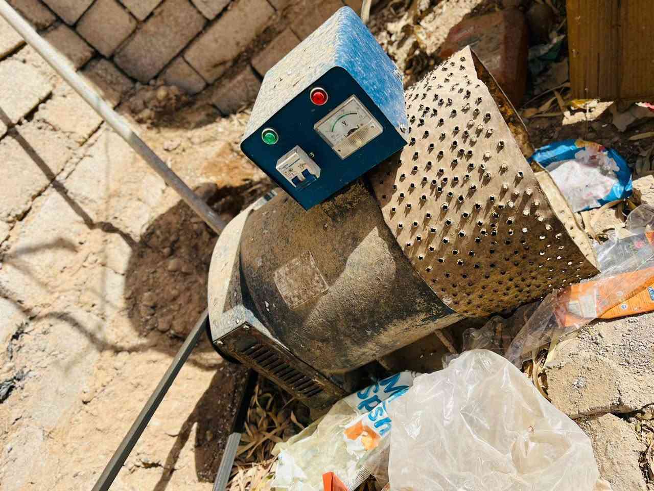 السلام عليكم ورحمة الله وبركاتة
لستر للبيع مع راس التوليد 7.5 kv 
جاهز بس تشغل السعر400 وبيه مجال    

***********
