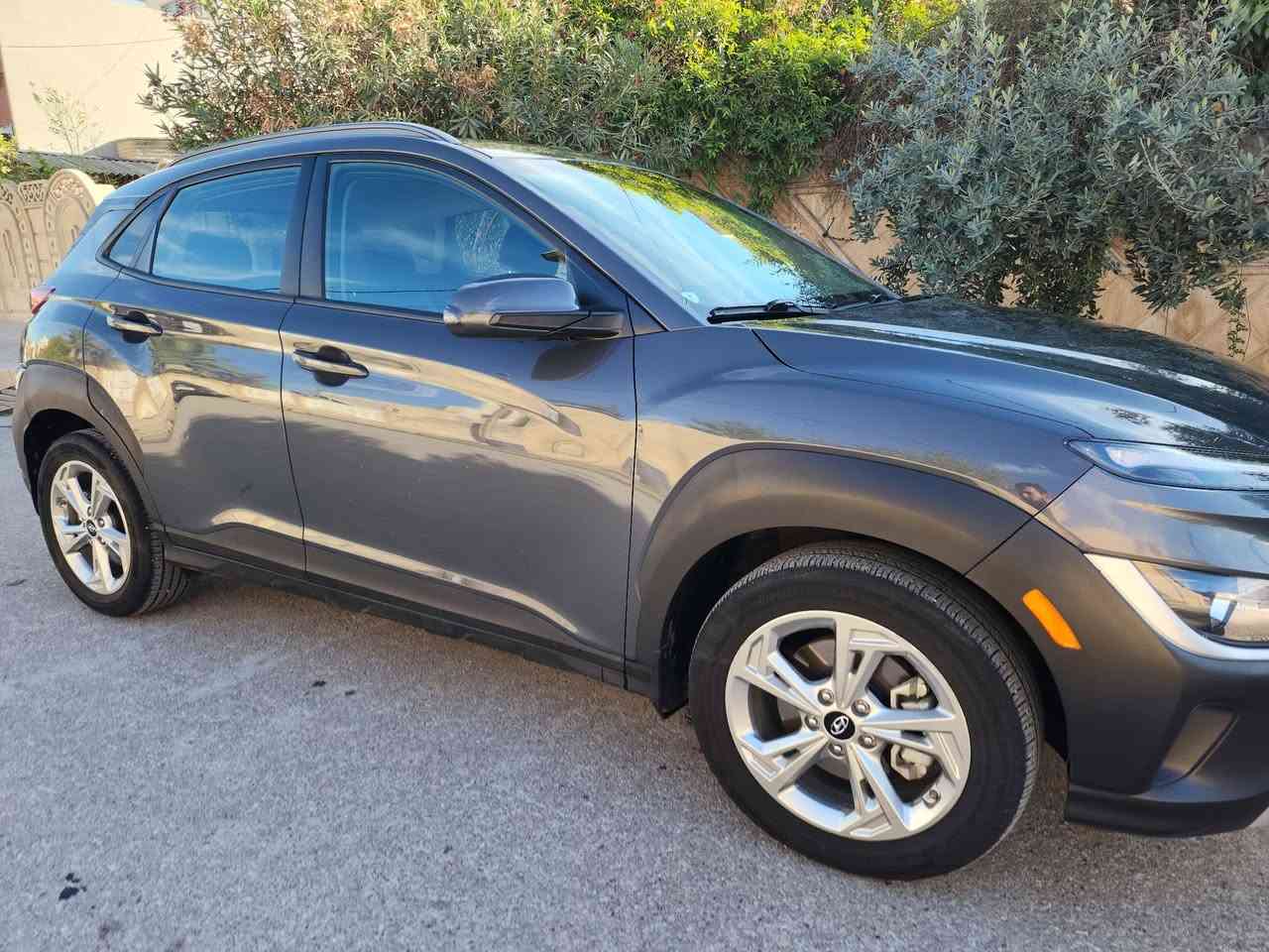 كونا 2023 / SEL
استيراد شخصي من امريكا
ماشية 8000 ميل
بدون صبغ. بدون تعديل. 
الضرر سطحي جدا تبديل دعامية امامية فقط.
محرك 2000 دوش
بصمة
دفع رباعي
نقاط عمياء
رادارات امامية وخلفية
توقف تلقائي امامي وخلفي
تحديد مسار
دفع رباعي
رقم اربيل سنوية وهزة جديدة

للاستفسار ***********
