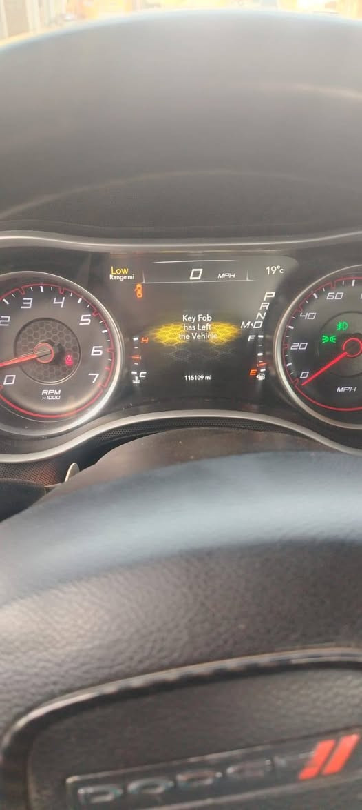 السلام عليكم. جاجر 2015 بيه جاملغ امامي ايمن مبدل وبيه جاملغ خلفي  تعمير  يدون ايرباك سعر 170 وبيه مجال اتصال ***********مكان بغداد مكنيه كير مكفول 3600
