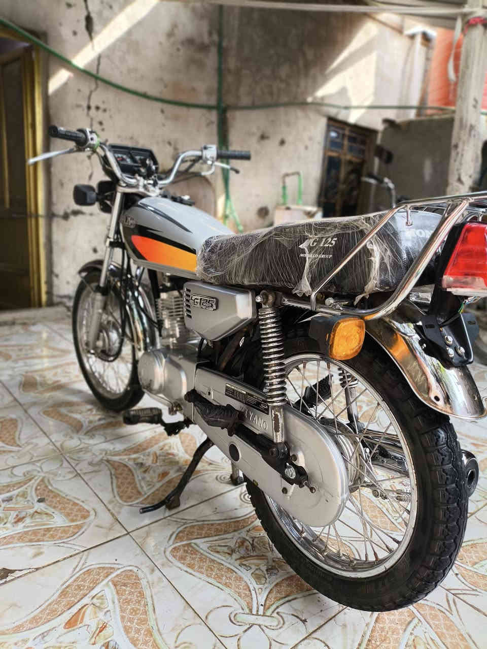 دراجه ايراني أدوات بس رقم شاصي موجود محرك رابيدو جديد ما مفتوح الدراجه تعمير جديد نظافتها موجوده بالصور وشوف العين السعر 700 وبيه مجال  مكاني القرنة هاذ رقم *********** موجود واتساب
