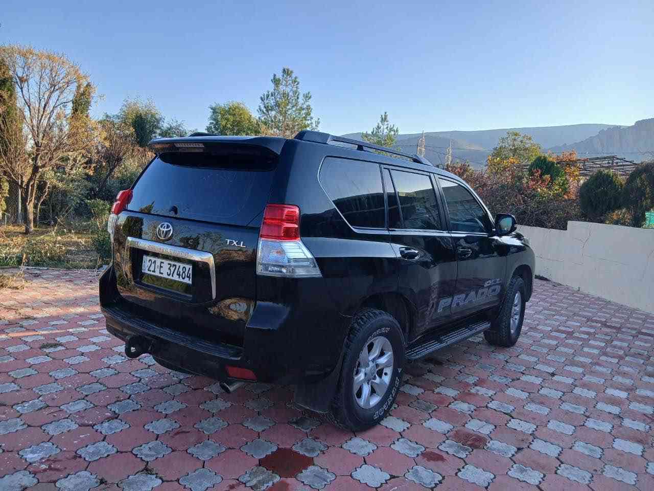 پرادۆ مۆدێل ٢٠١٠ کامل مواسەفات ٤ تایەی تازە یەک چەمەلەغی پێشەوەی بۆیاخە بێ ناوگرتن 

تەنیا تێل

***********
*********** السليمانية, العراق
